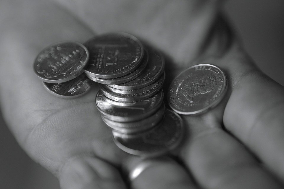 RBI Expected to Keep Rates Steady as It Takes a Cautious Stance Amid West Asia Crisis