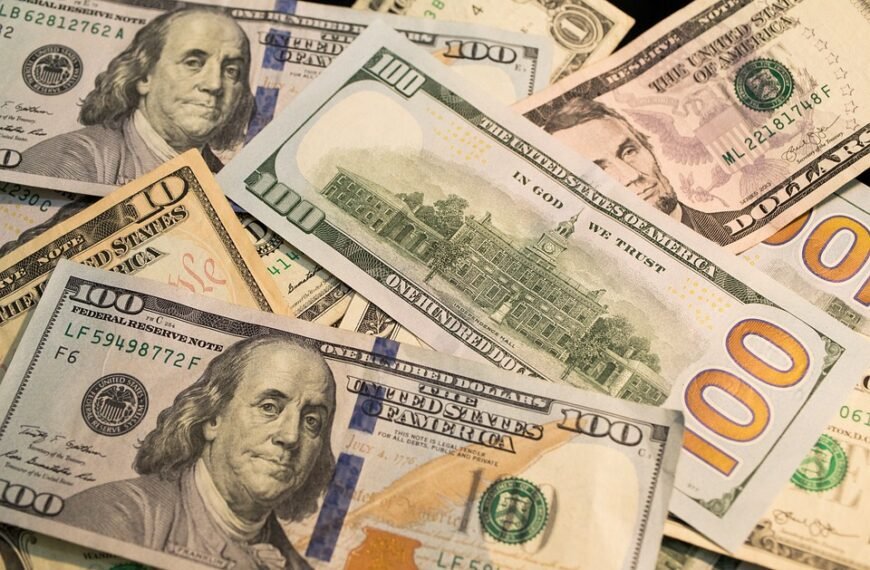 India Considers Rate Hike and Other Measures to Stabilize Rupee Amid Economic Pressures.